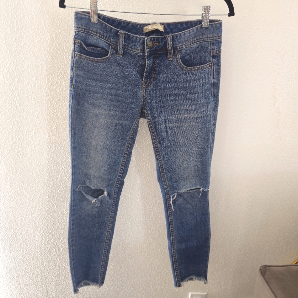 Free People Raw Hem Distressed Jeans Size W 26 Busted Knee Skinny Pants